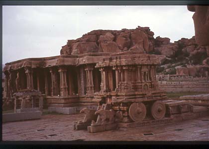 India_hampi_ruins04