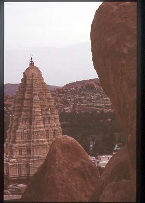 India_hampi_ruins09