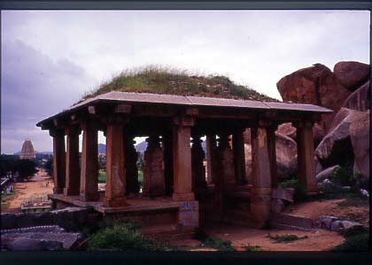 India_hampi_ruins13