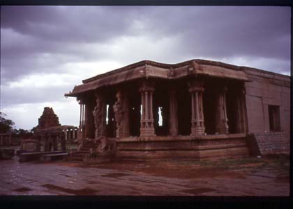 India_hampi_ruins28
