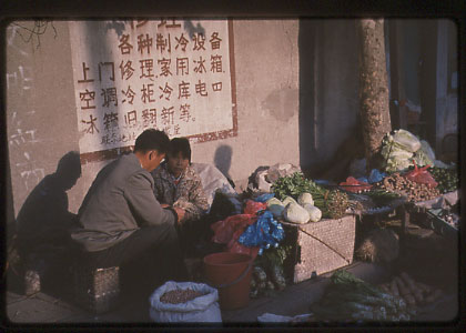 trav_china_nov95_shan_mkt01